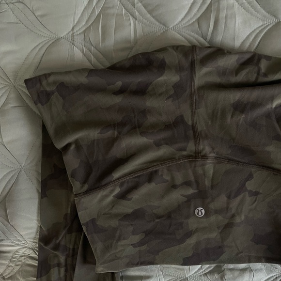 Lululemon Size 6 Align Pants 28” Full Length Incognito Camo Multi Gator Green - Picture 3 of 5